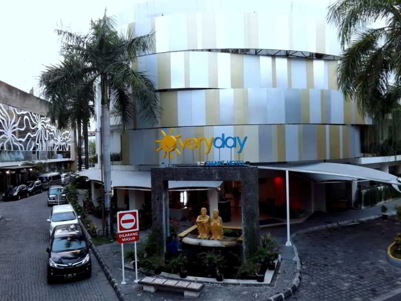 Everyday Hotel Kuta Central Exterior photo