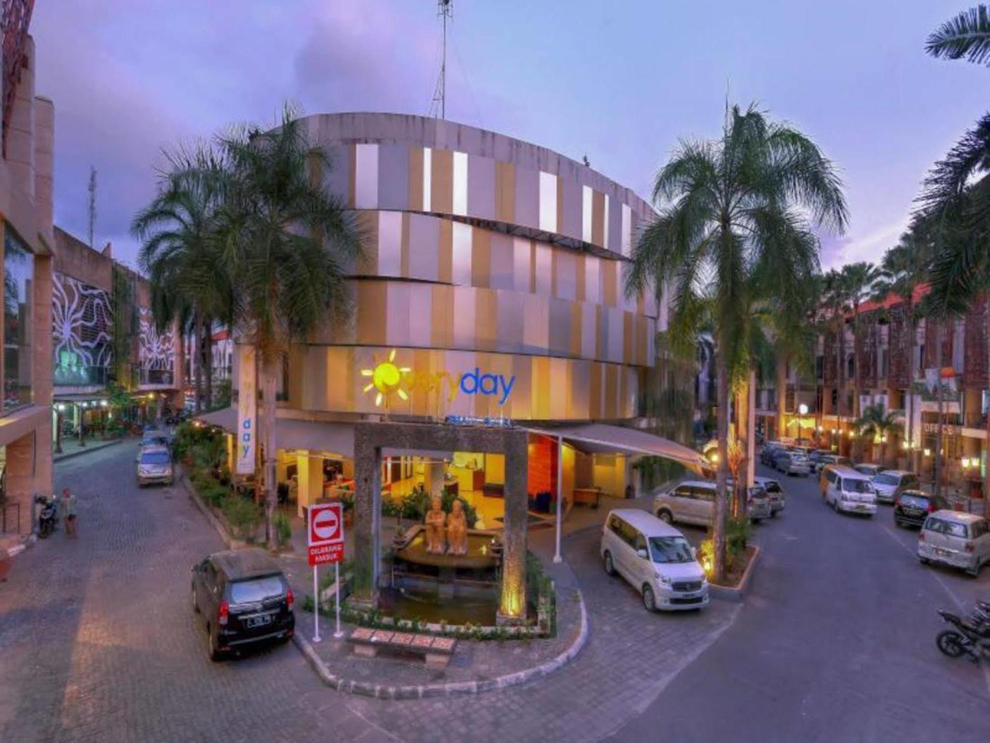 Everyday Hotel Kuta Central Exterior photo